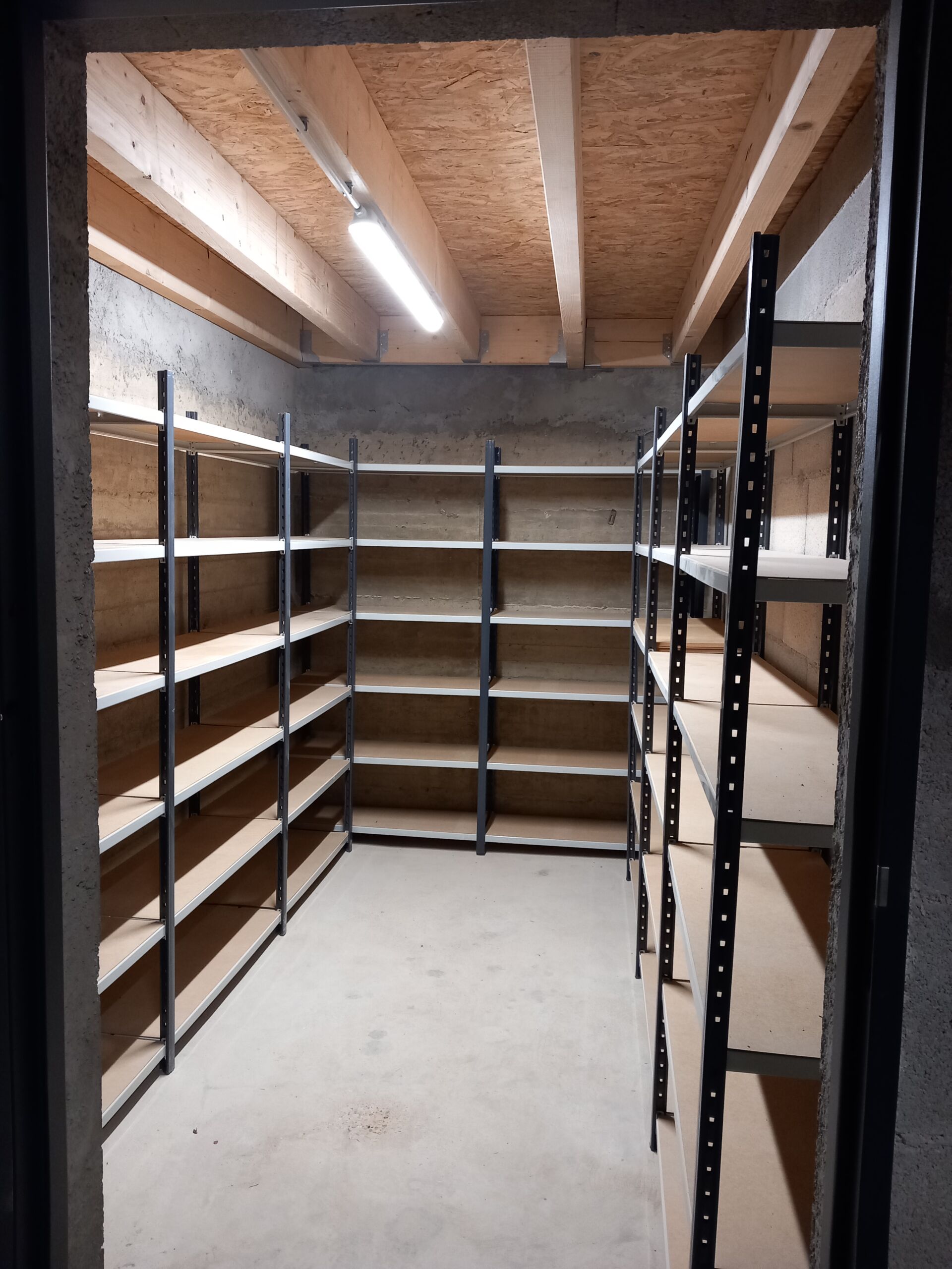 Création d’un local sécurisé pour le rangement des archives